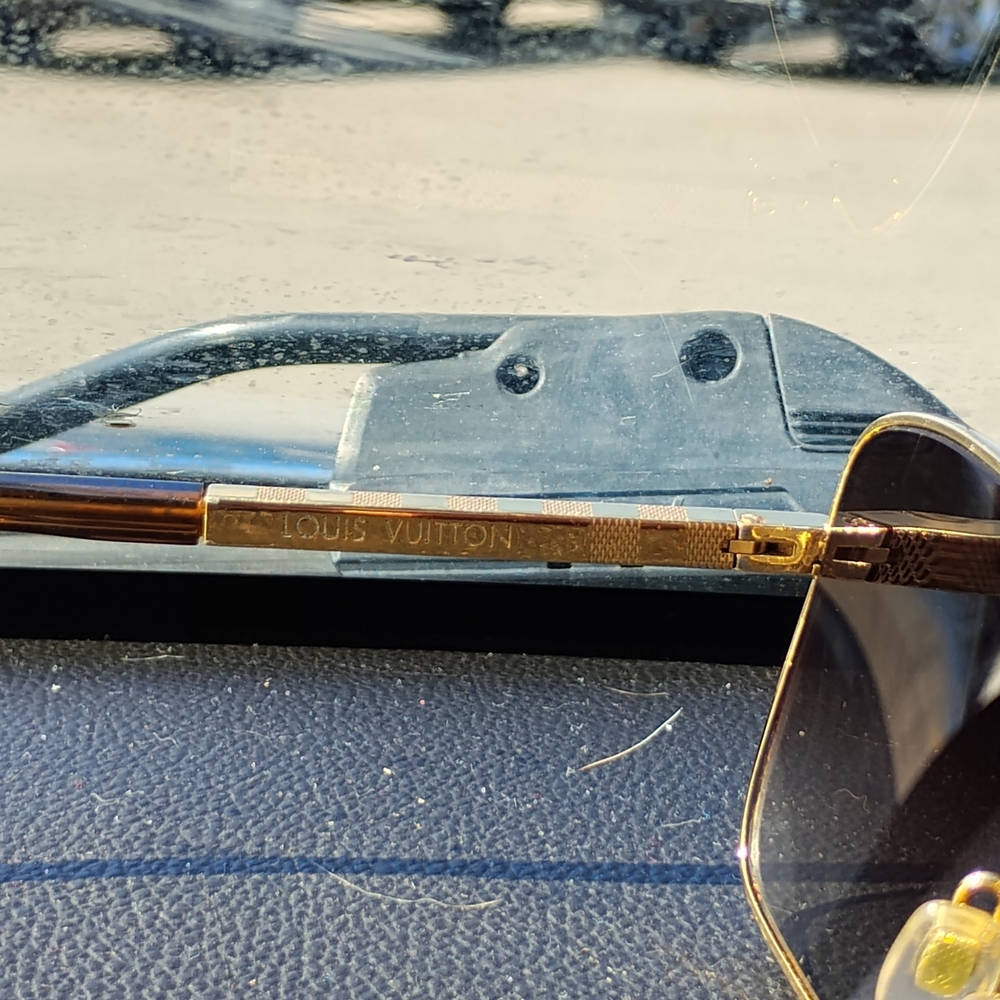 Louis Vuitton Gold Frame Sunglasses - Picture 4 of 4